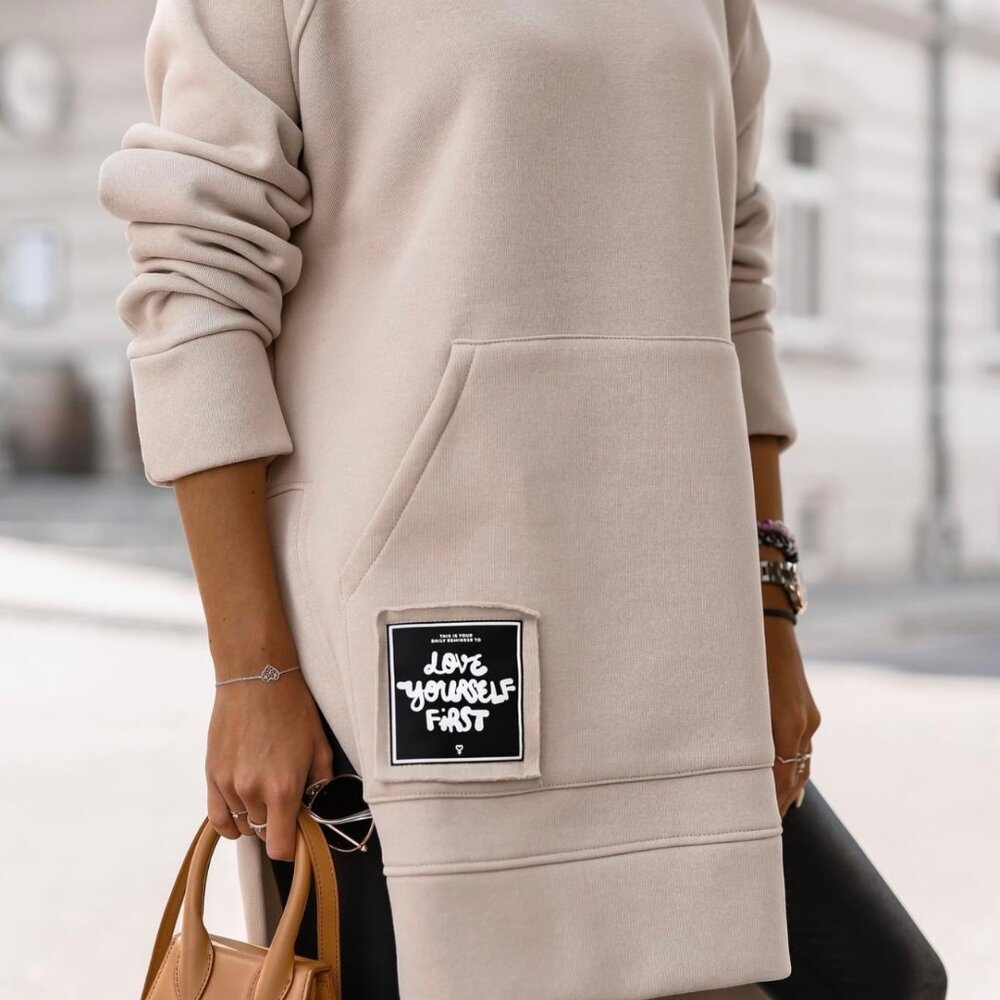 LARA FASHION WOMEN XO sweatshirt $40